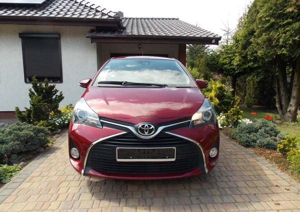 Toyota Yaris cena 42700 przebieg: 97816, rok produkcji 2017 z Gniezno małe 154
